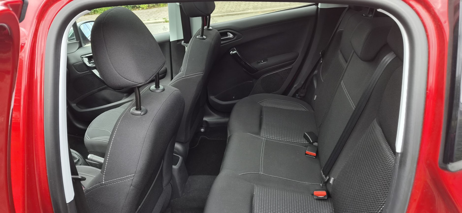 Rød Peugeot 208 fra 2020