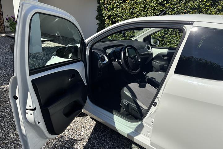 Hvid Toyota Aygo fra 2021