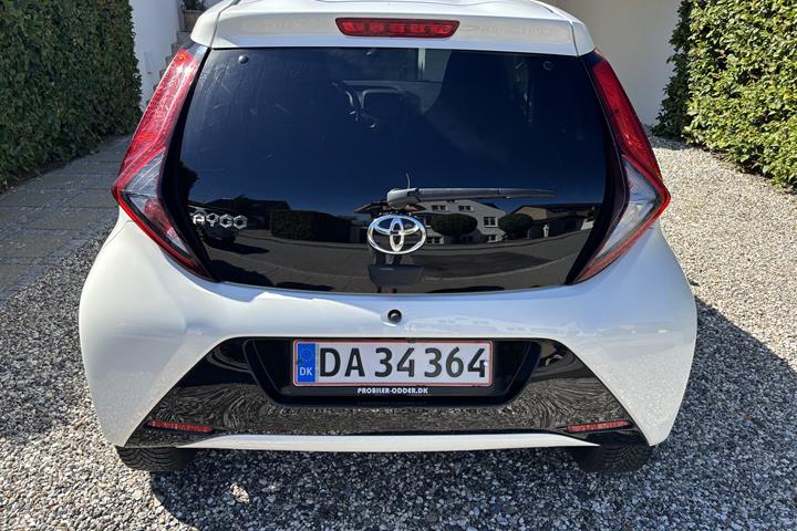 Hvid Toyota Aygo fra 2021