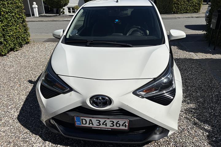 Hvid Toyota Aygo fra 2021