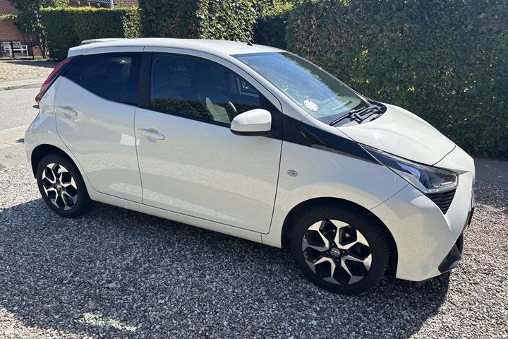 Hvid Toyota Aygo fra 2021