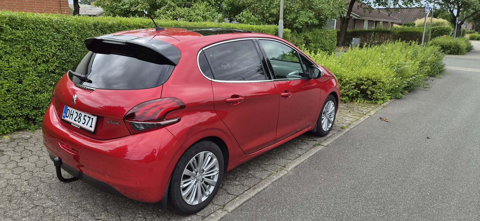 Rød Peugeot 208 fra 2020