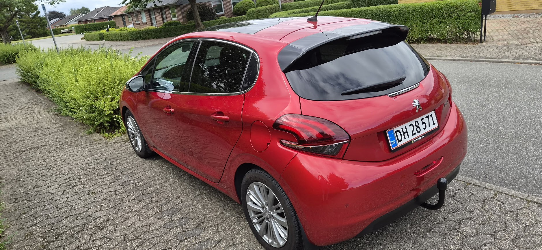 Rød Peugeot 208 fra 2020