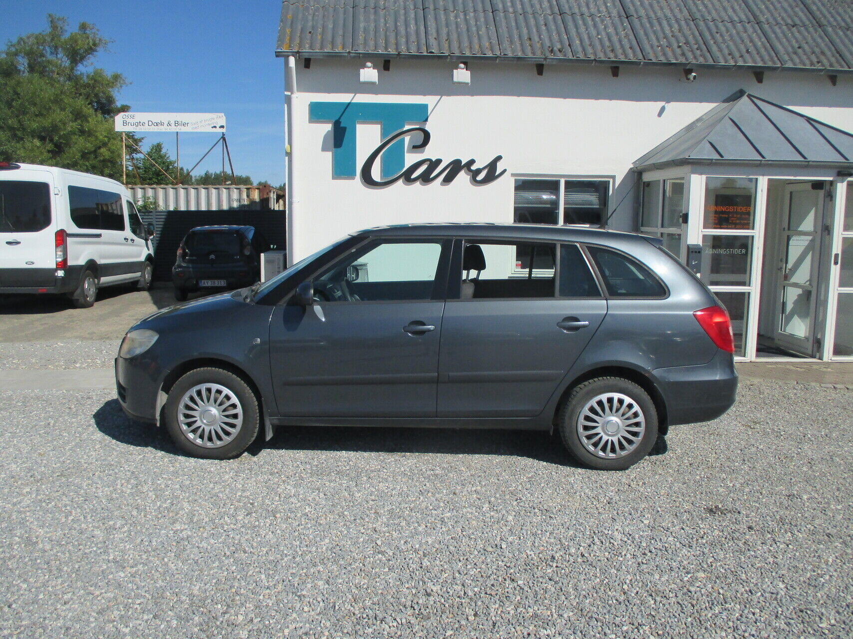 Grå Skoda Fabia fra 2010