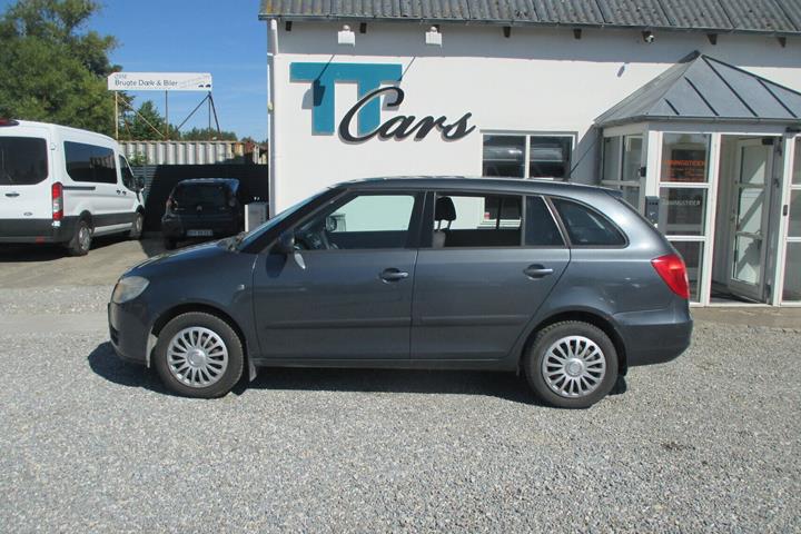 Grå Skoda Fabia fra 2010