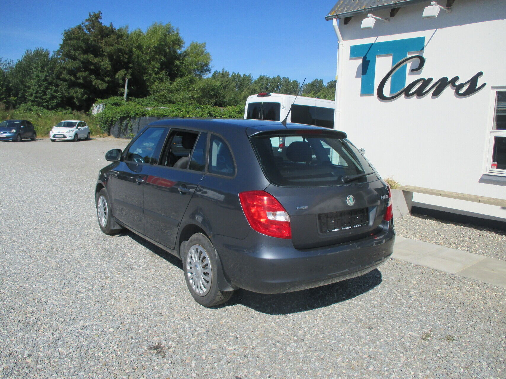 Grå Skoda Fabia fra 2010