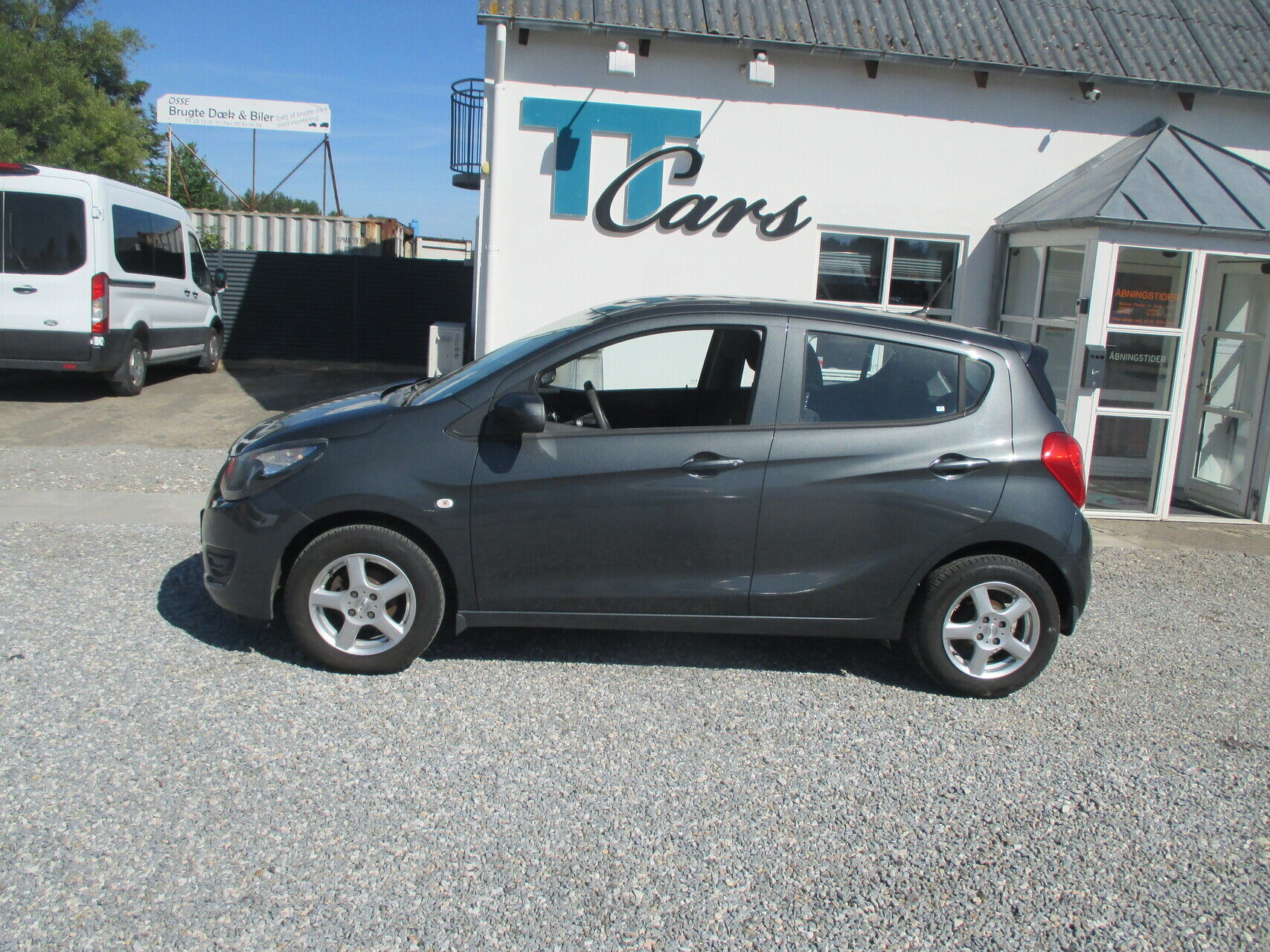 Grå Opel Karl fra 2017