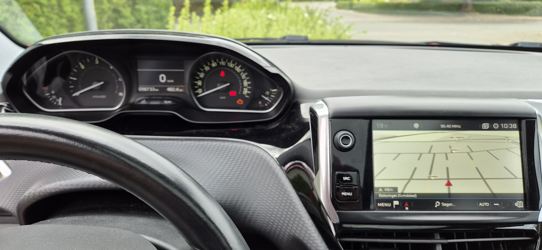 Rød Peugeot 208 fra 2020