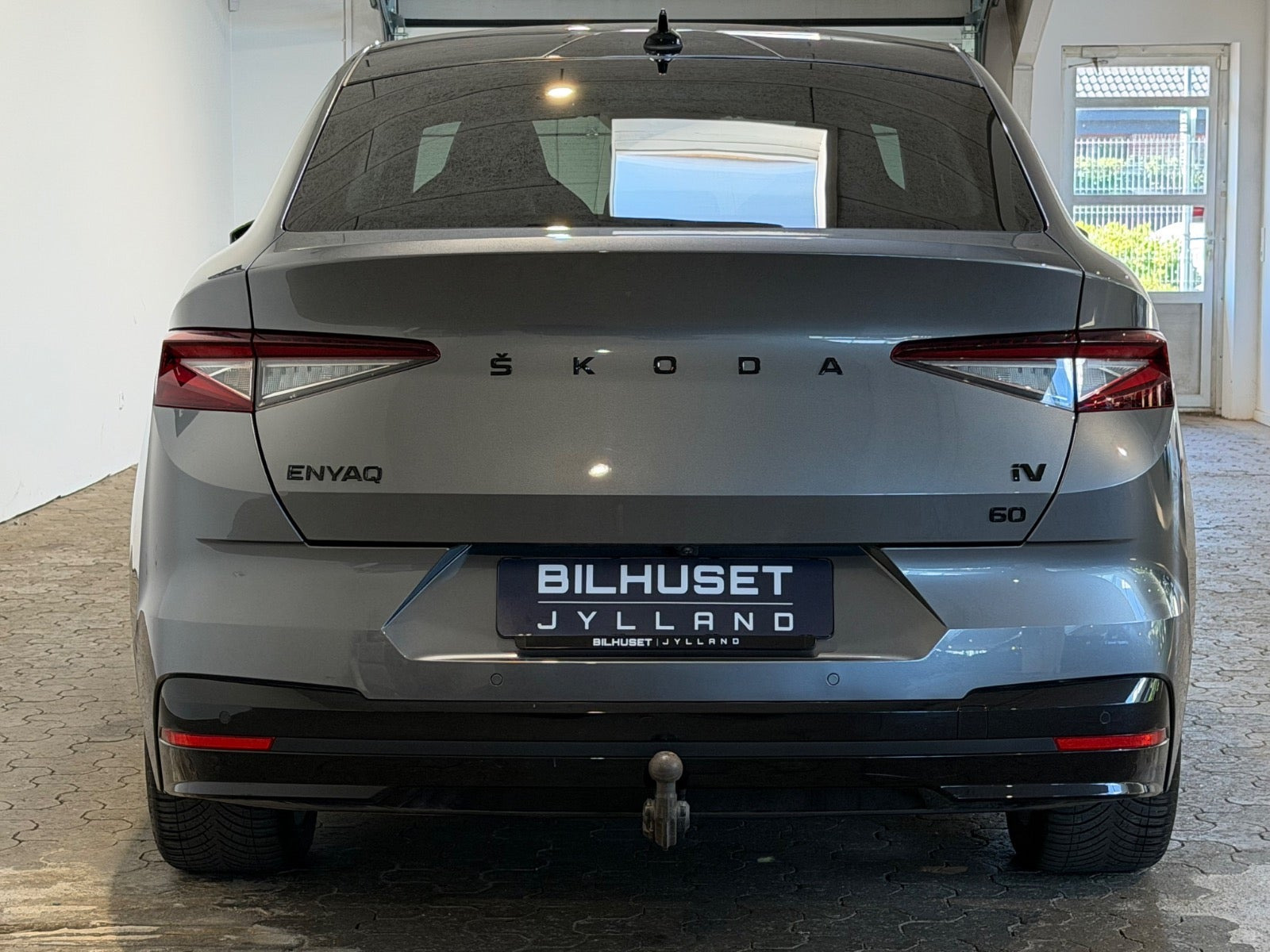 Grå Skoda Enyaq fra 2023