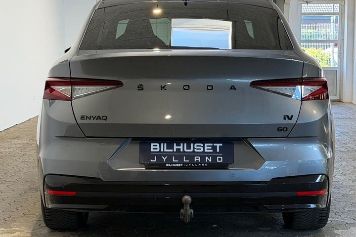 Grå Skoda Enyaq fra 2023