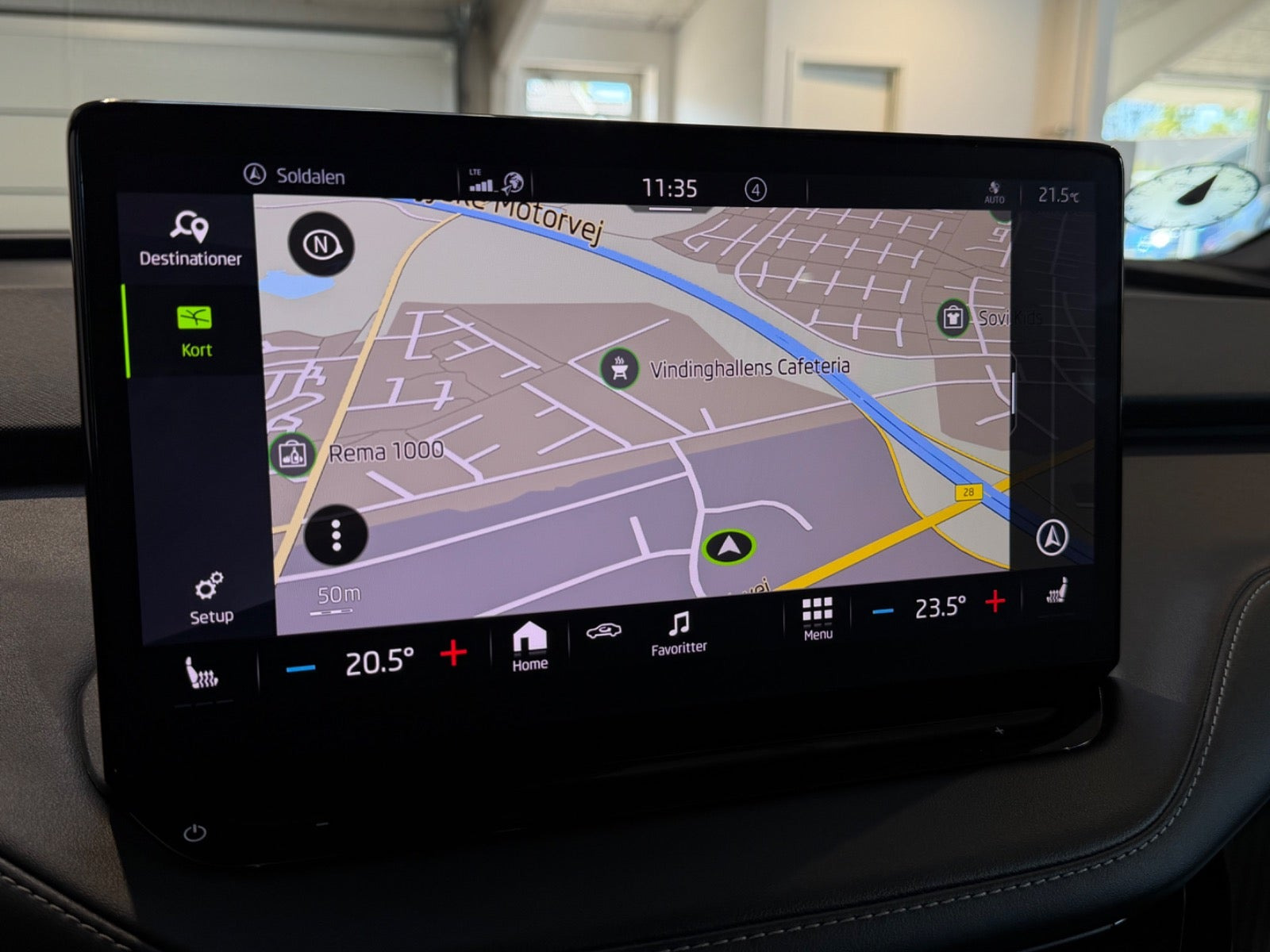 Grå Skoda Enyaq fra 2023