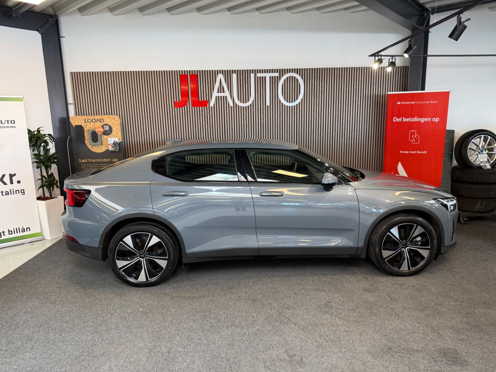 Blå Polestar 2 fra 2023