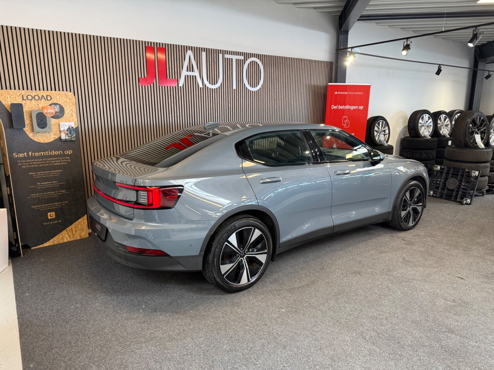 Blå Polestar 2 fra 2023
