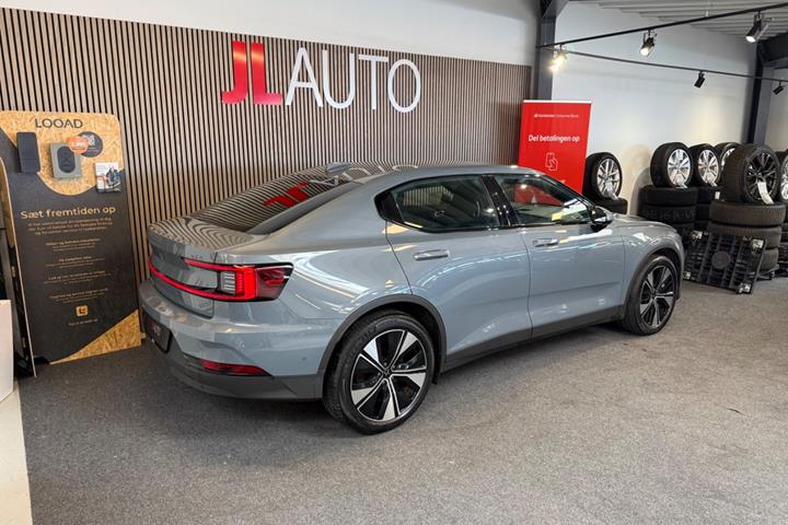 Blå Polestar 2 fra 2023