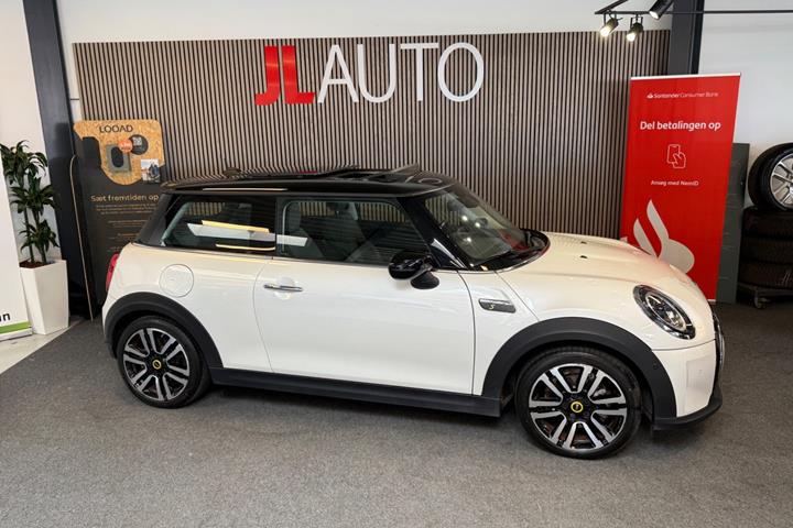 Hvid Mini Cooper SE fra 2023