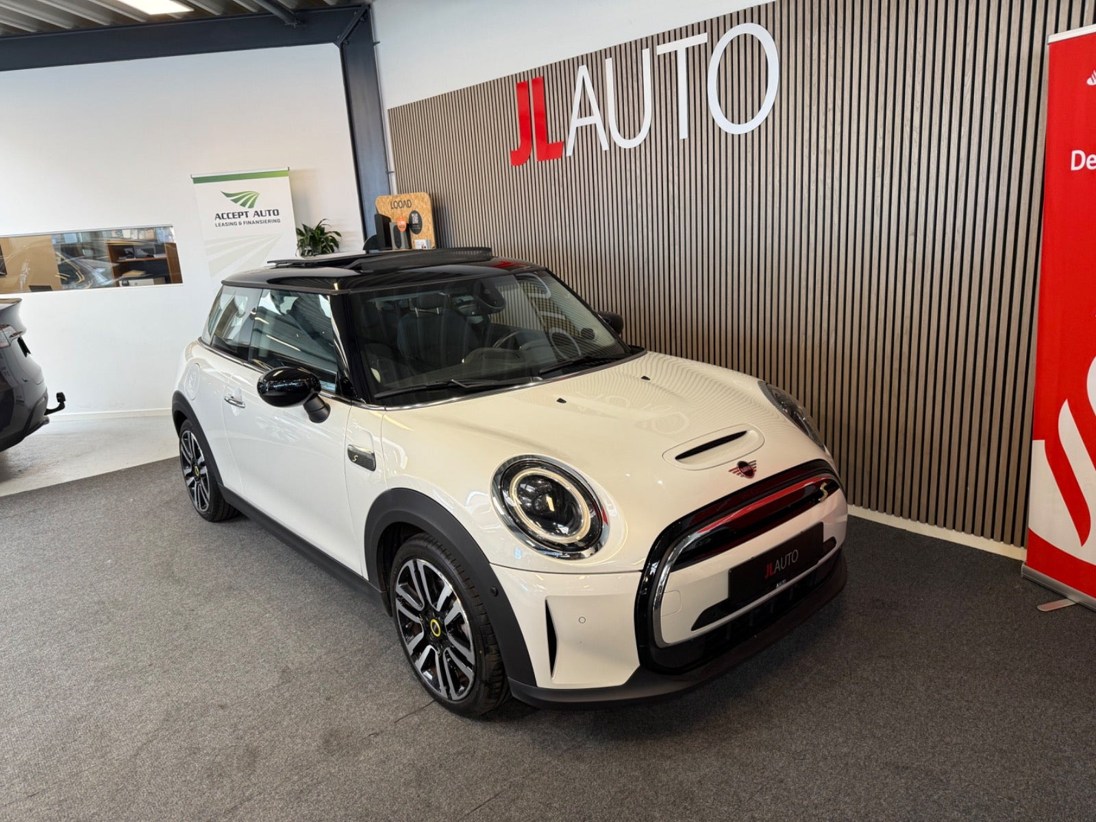 Hvid Mini Cooper SE fra 2023