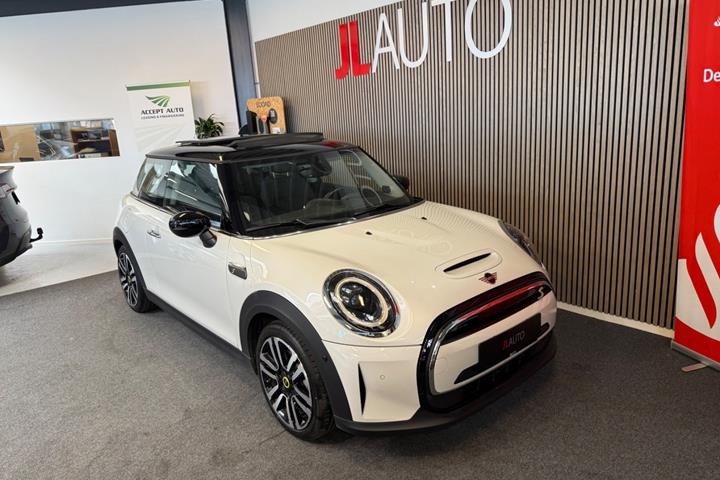 Hvid Mini Cooper SE fra 2023