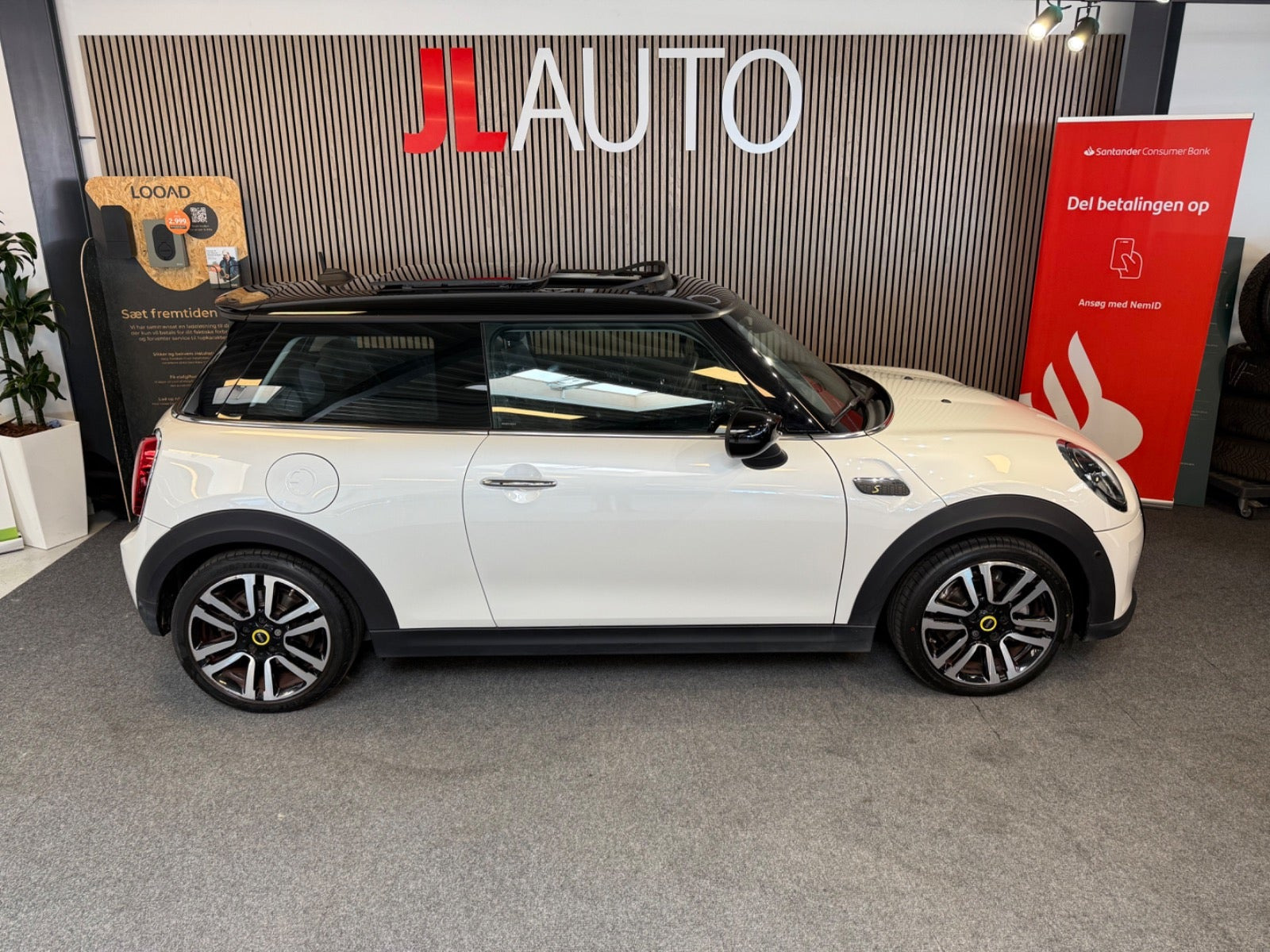 Hvid Mini Cooper SE fra 2023
