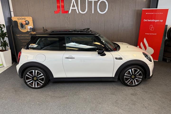Hvid Mini Cooper SE fra 2023