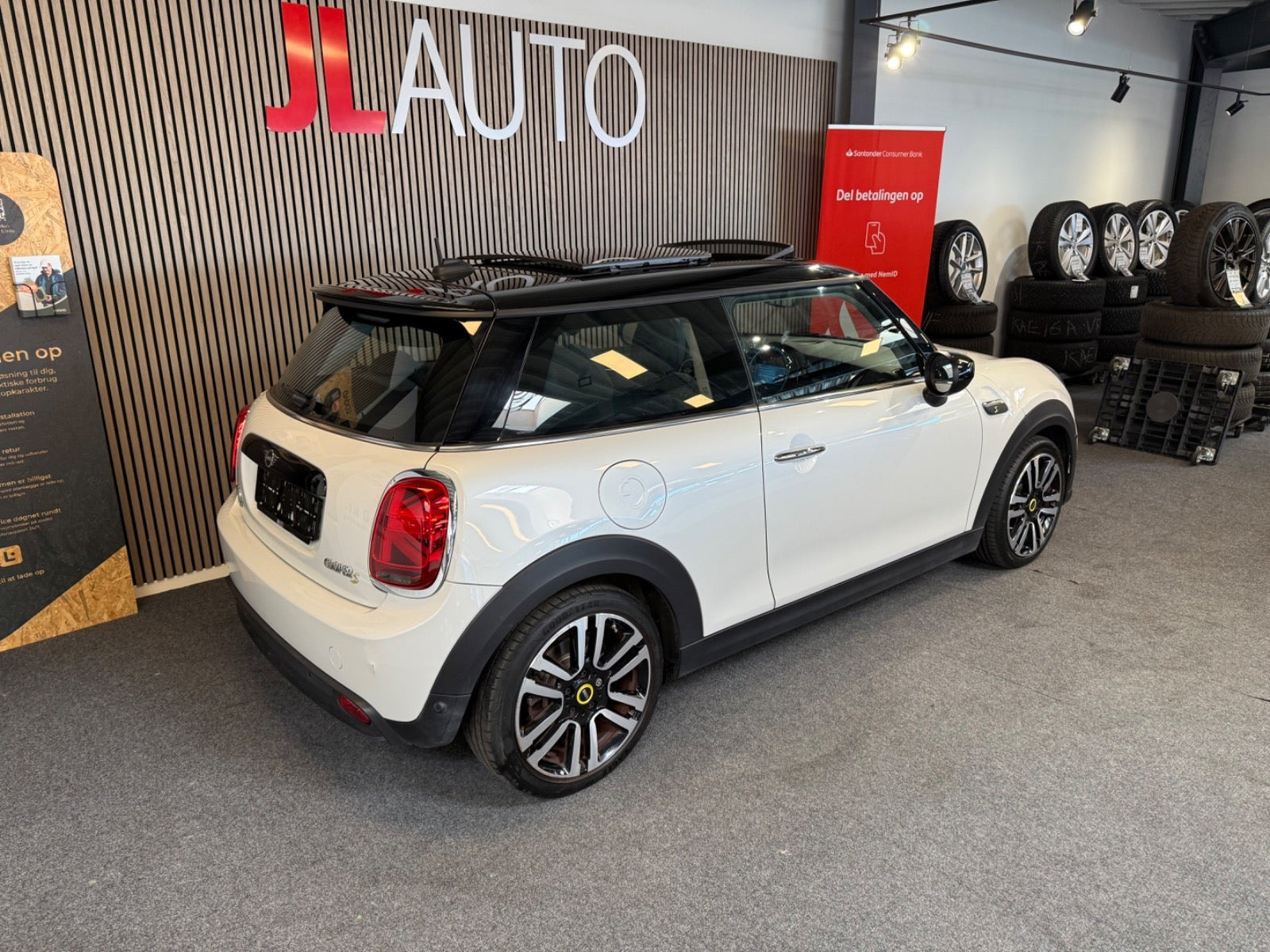Hvid Mini Cooper SE fra 2023