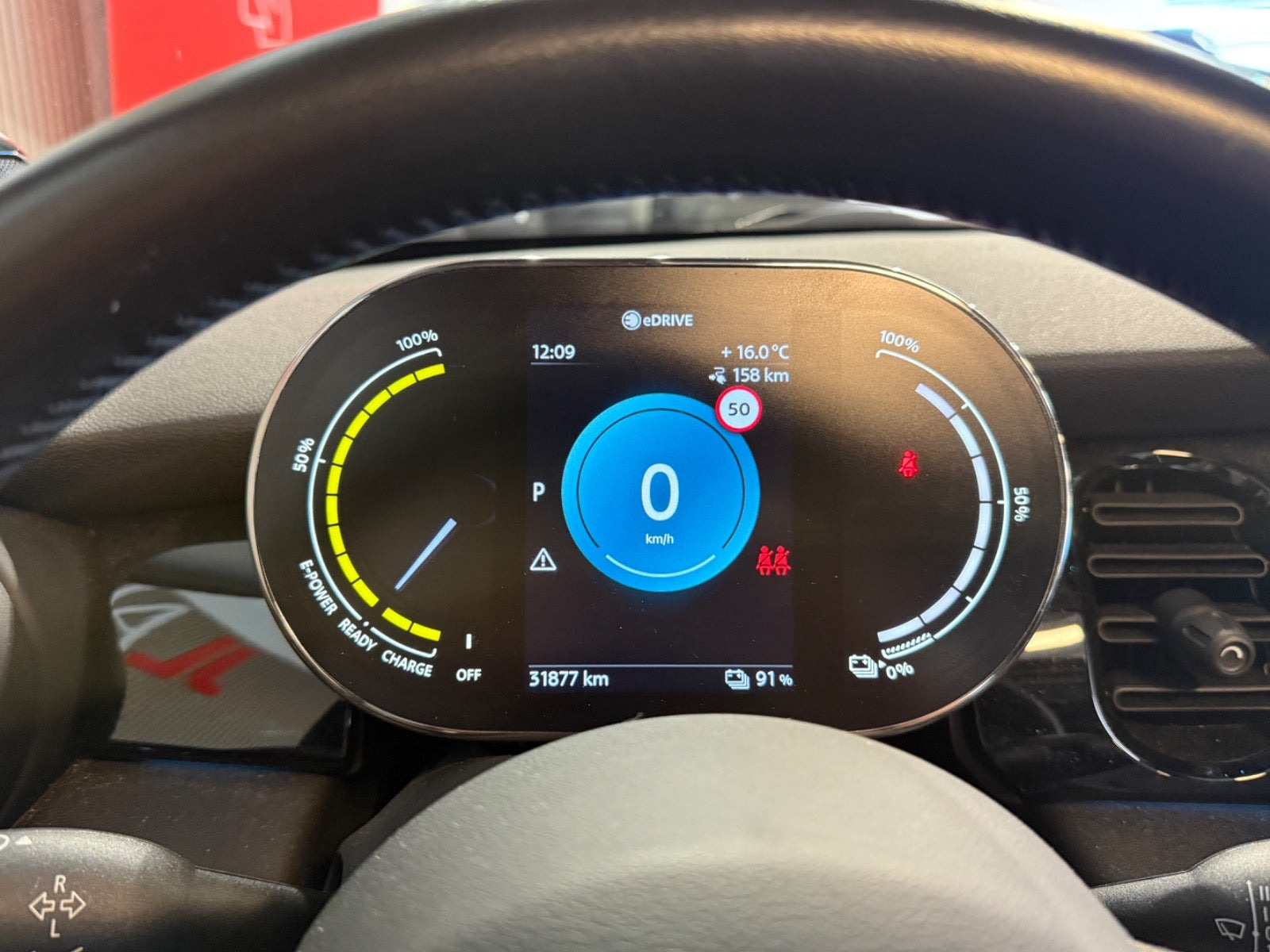 Hvid Mini Cooper SE fra 2023