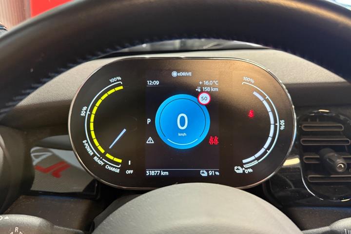 Hvid Mini Cooper SE fra 2023