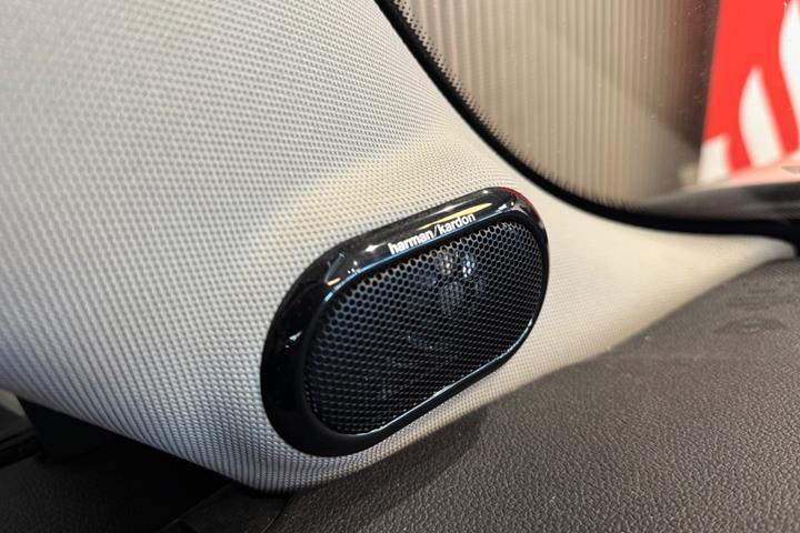Hvid Mini Cooper SE fra 2023