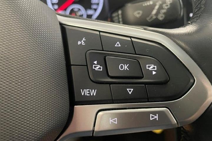 Grå VW T-Cross fra 2022
