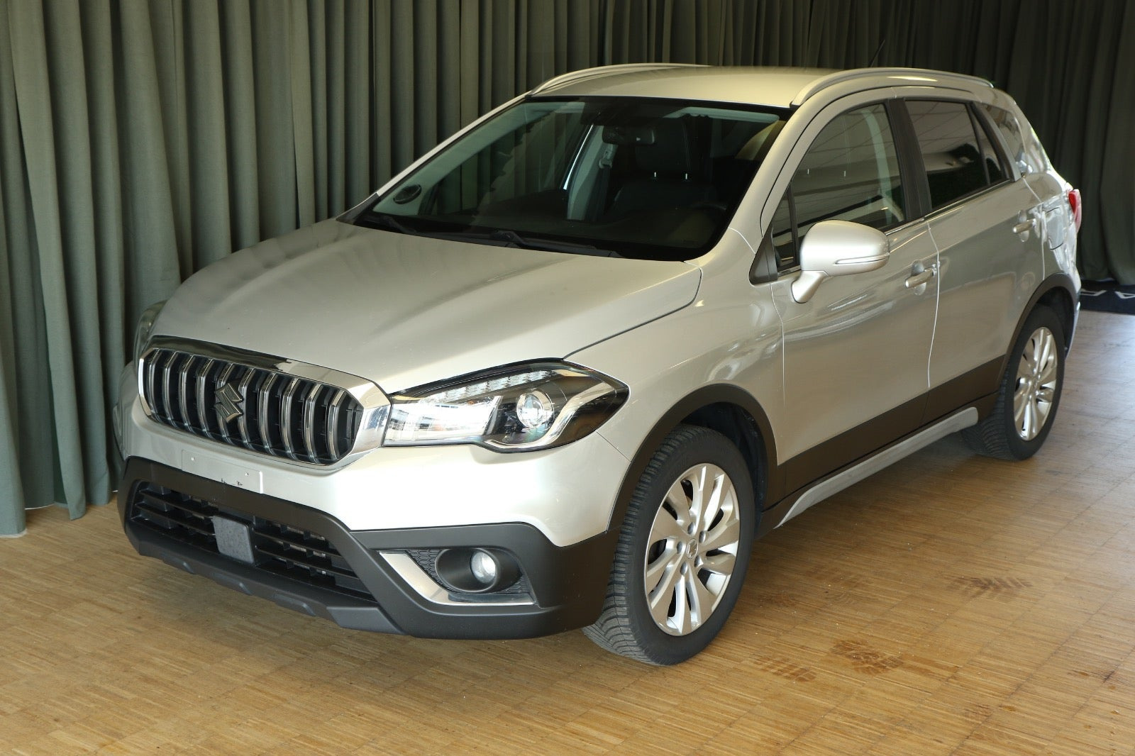 Grøn Suzuki S-Cross fra 2016