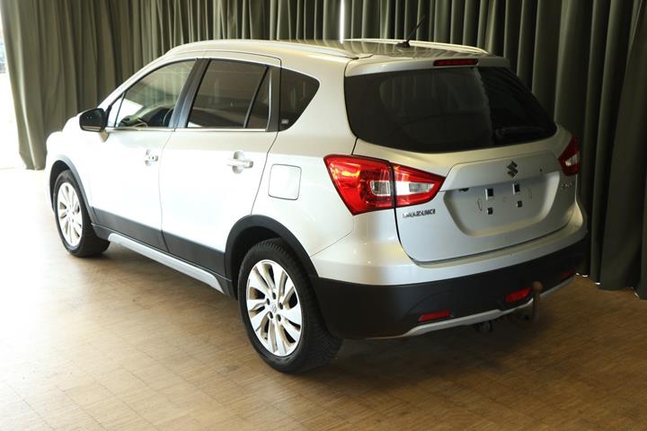 Grøn Suzuki S-Cross fra 2016