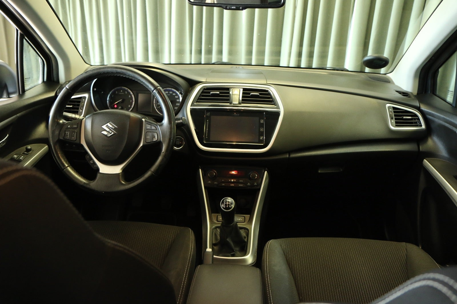 Grøn Suzuki S-Cross fra 2016