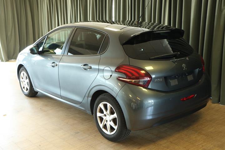 Grå Peugeot 208 fra 2016