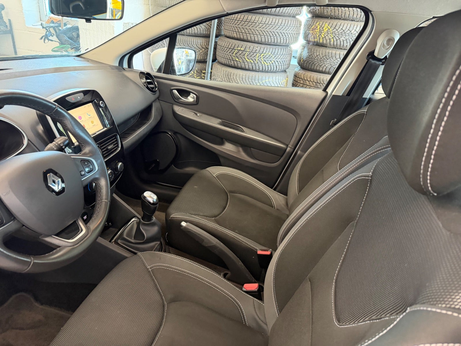 Hvid Renault Clio IV fra 2018