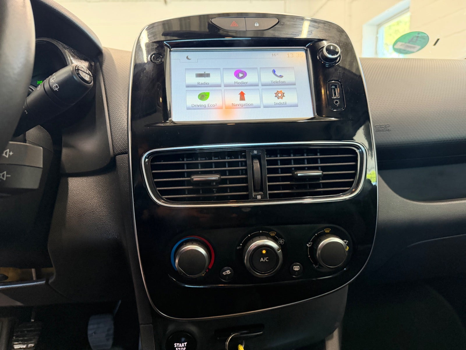 Hvid Renault Clio IV fra 2018