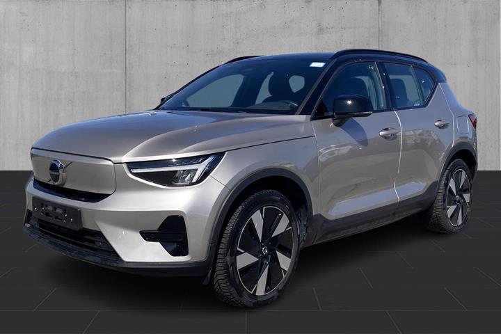 Orange Volvo XC40 fra 2024