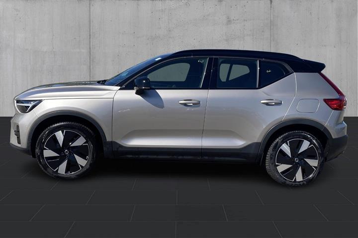 Orange Volvo XC40 fra 2024