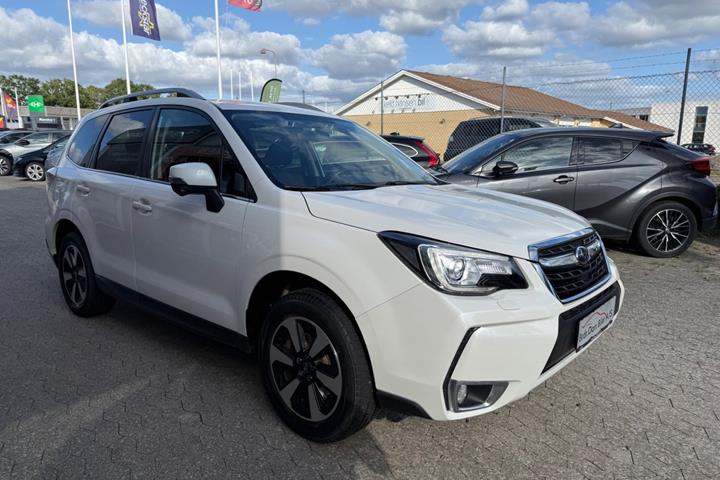 Hvid Subaru Forester fra 2019