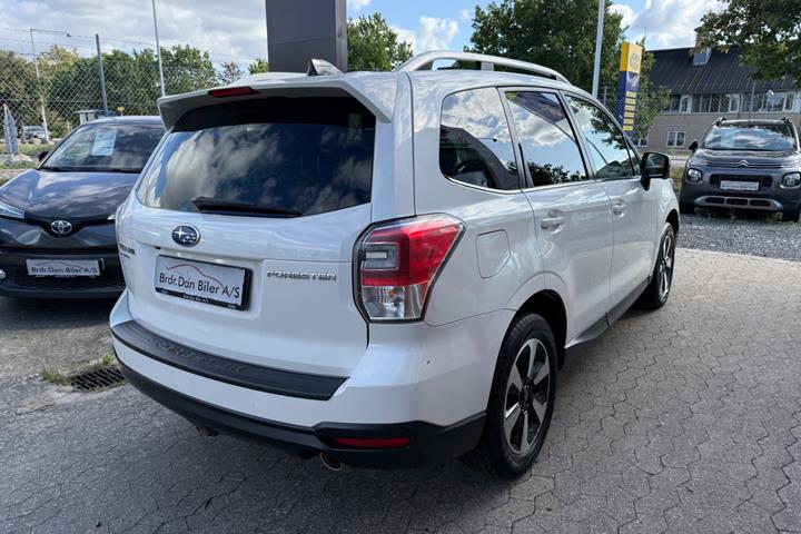 Hvid Subaru Forester fra 2019