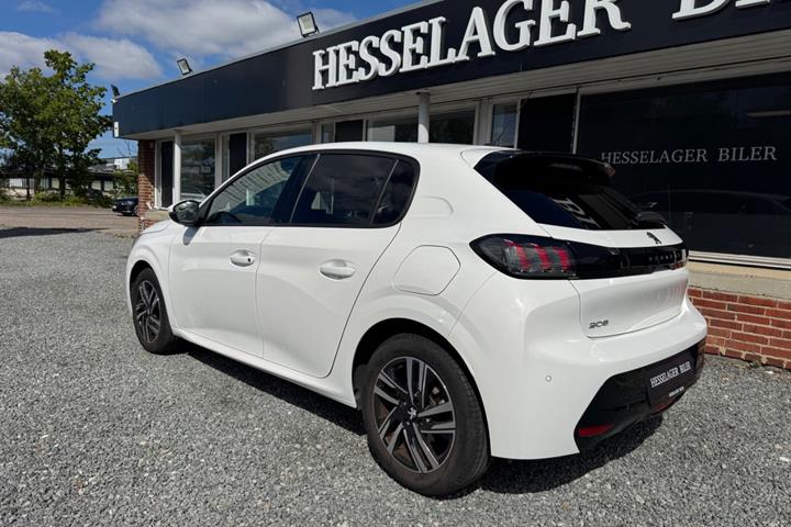 Hvid Peugeot 208 fra 2020