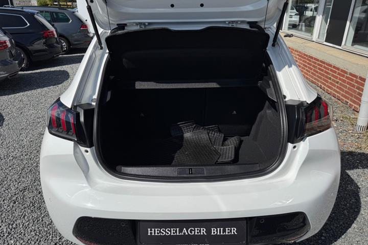 Hvid Peugeot 208 fra 2020