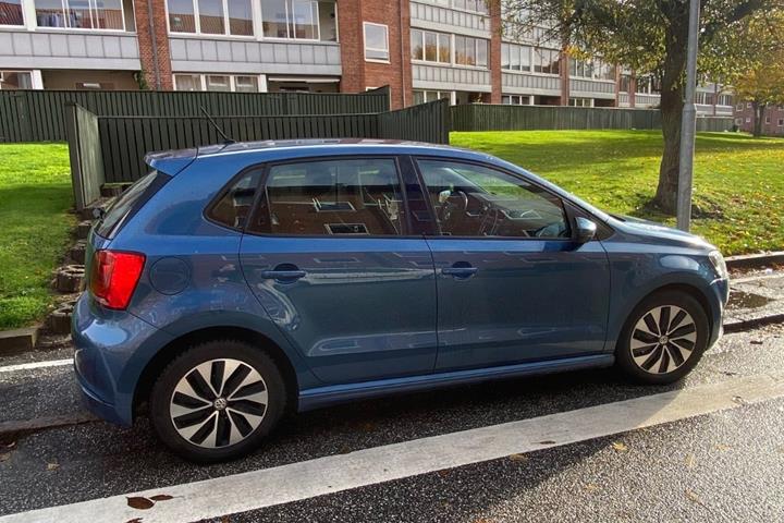 Blå VW Polo fra 2017