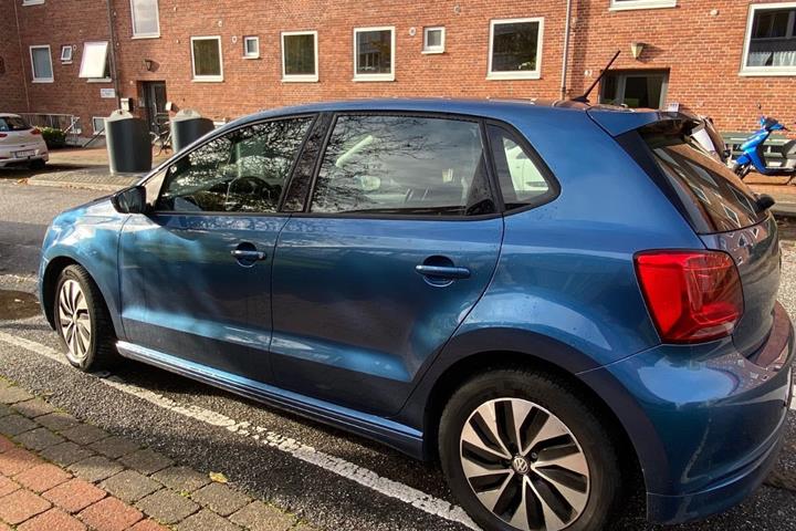 Blå VW Polo fra 2017