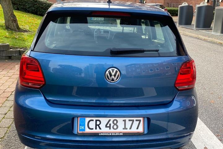 Blå VW Polo fra 2017