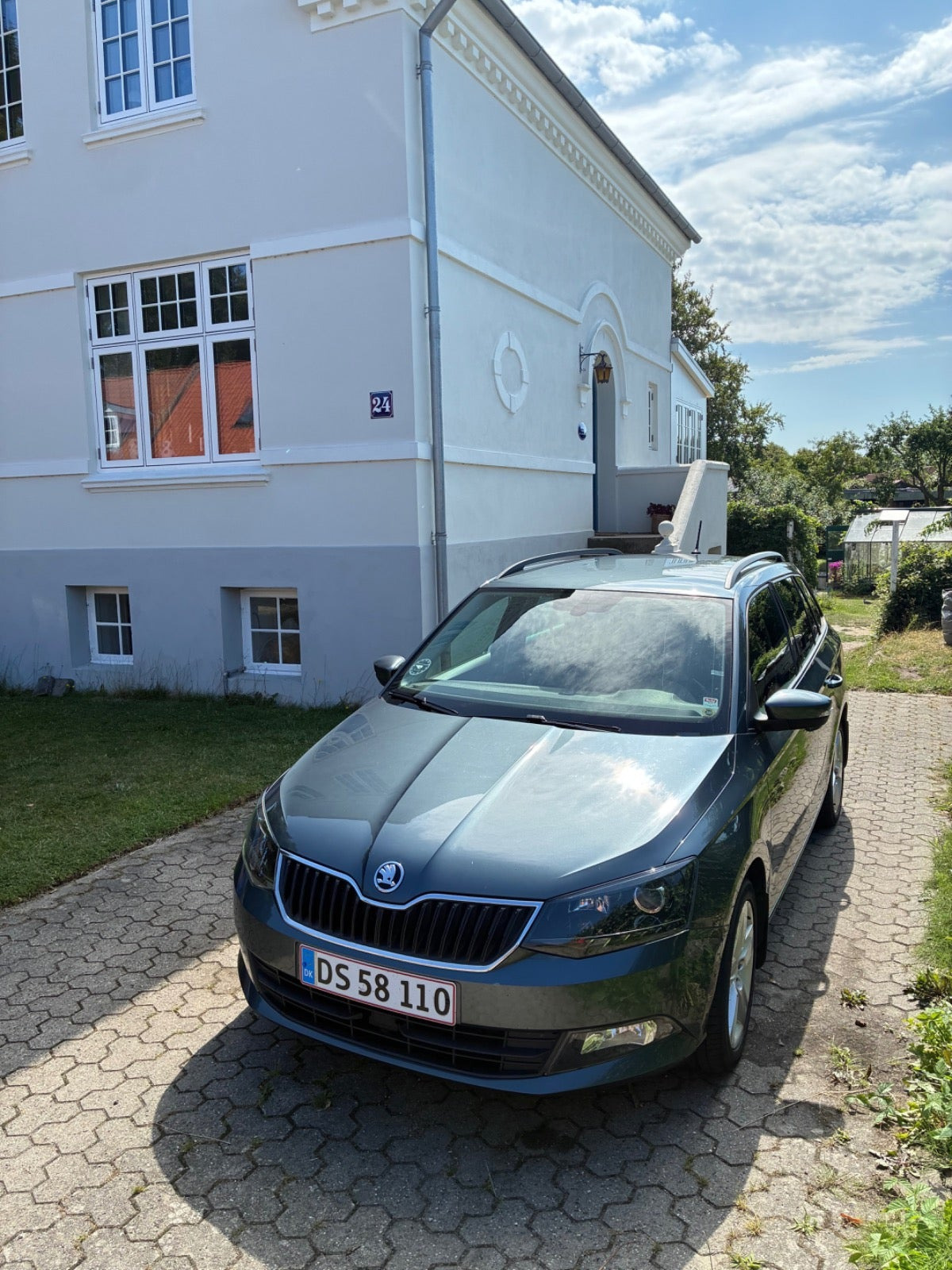 Grå Skoda Fabia fra 2016