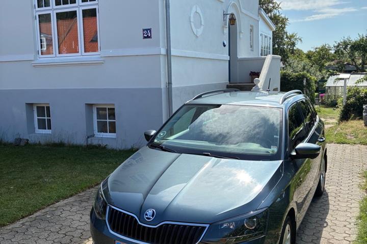 Grå Skoda Fabia fra 2016