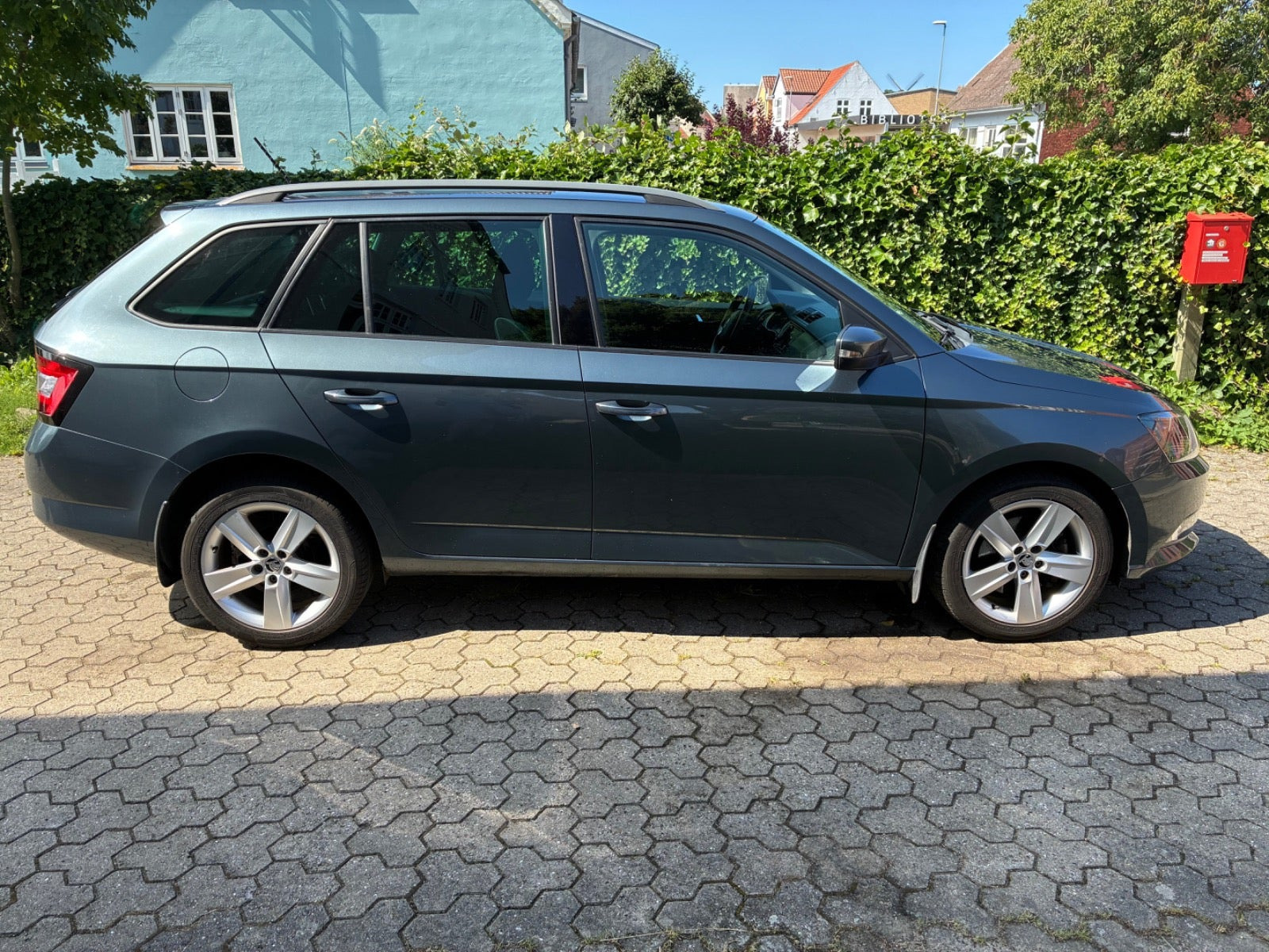 Grå Skoda Fabia fra 2016