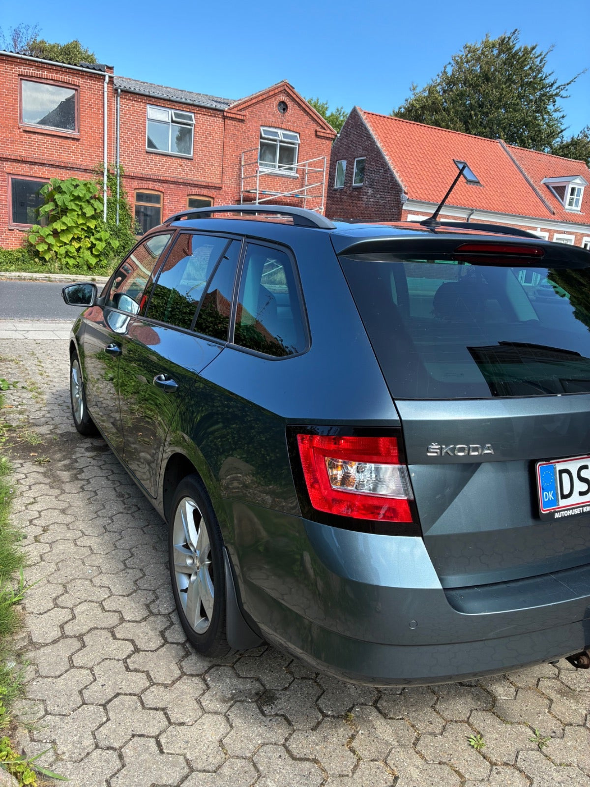 Grå Skoda Fabia fra 2016