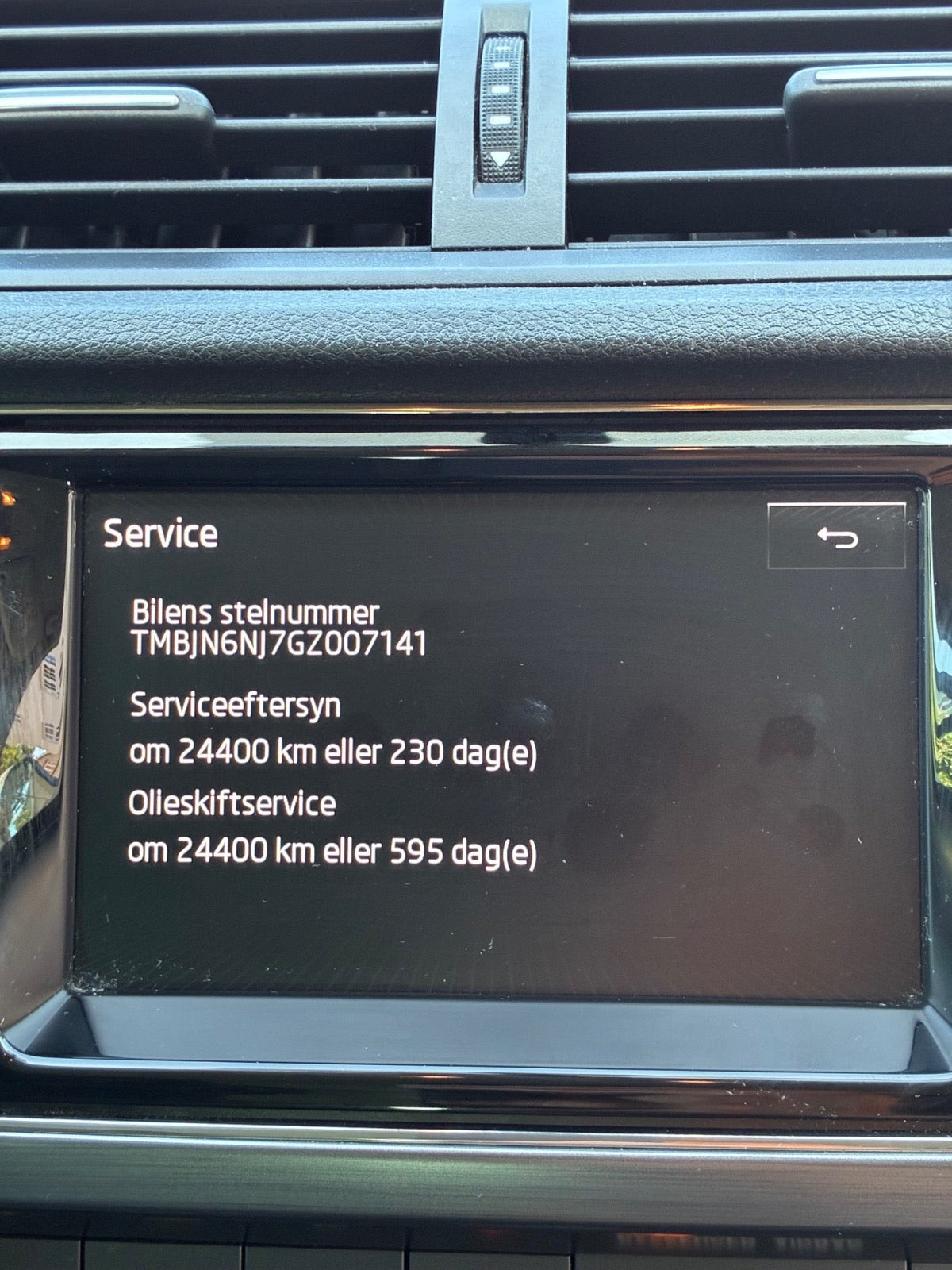Grå Skoda Fabia fra 2016