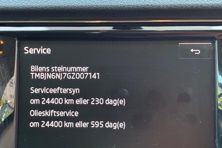 Grå Skoda Fabia fra 2016