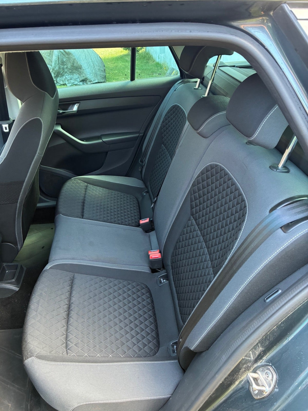 Grå Skoda Fabia fra 2016